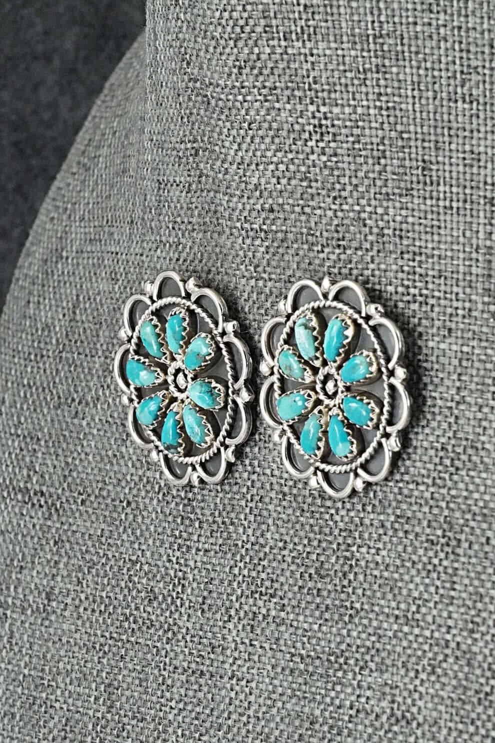 Extraordinary Native American Jewelry Set by Gerald Mitchell – Full Squash Blossom Ensemble - Image 3