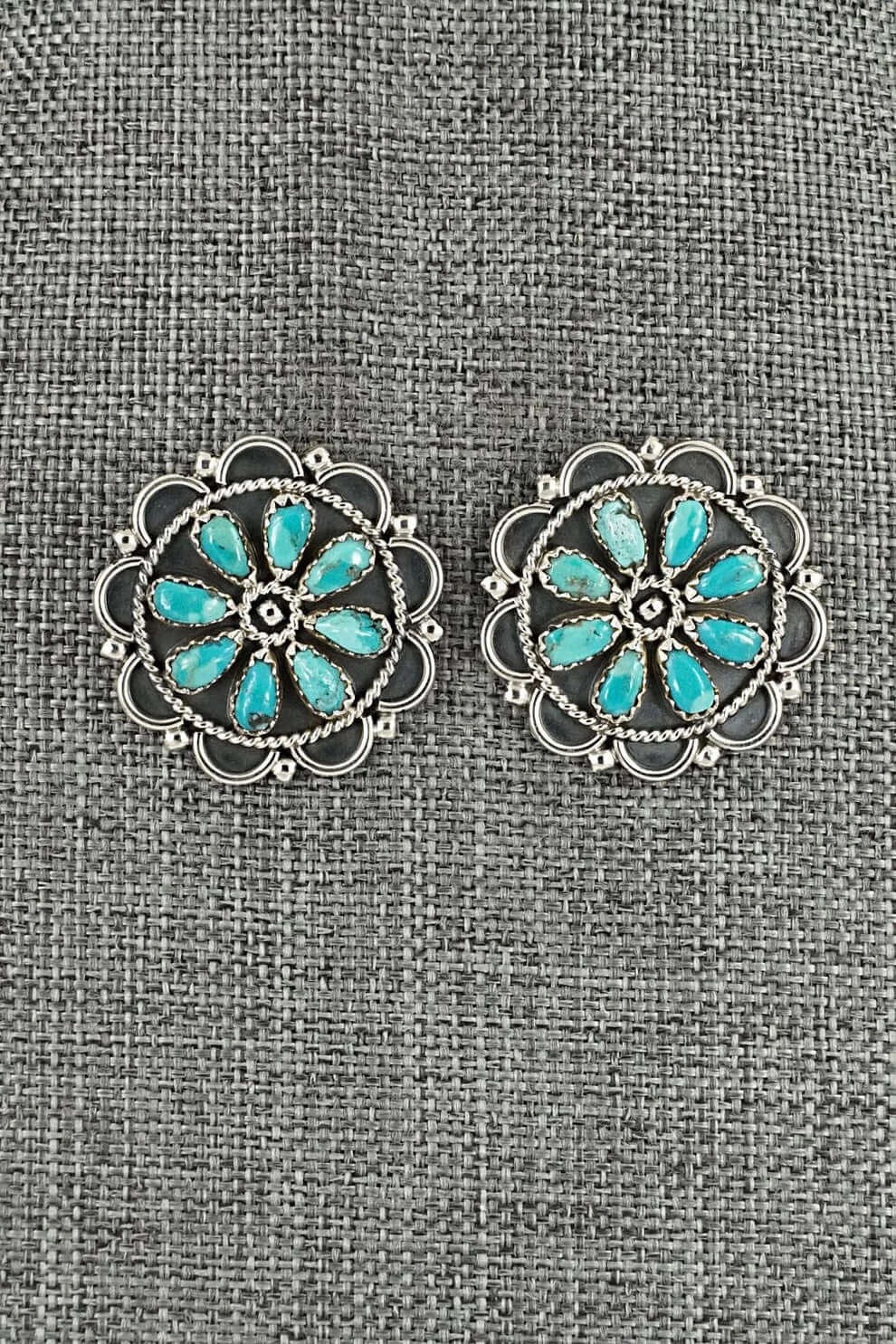 Extraordinary Native American Jewelry Set by Gerald Mitchell – Full Squash Blossom Ensemble - Image 4
