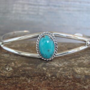 Graceful Native American Bracelet by Henio – Navajo Sterling Silver & Turquoise Cuff