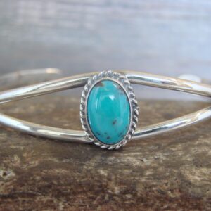 Graceful Native American Bracelet by Henio – Navajo Sterling Silver & Turquoise Cuff