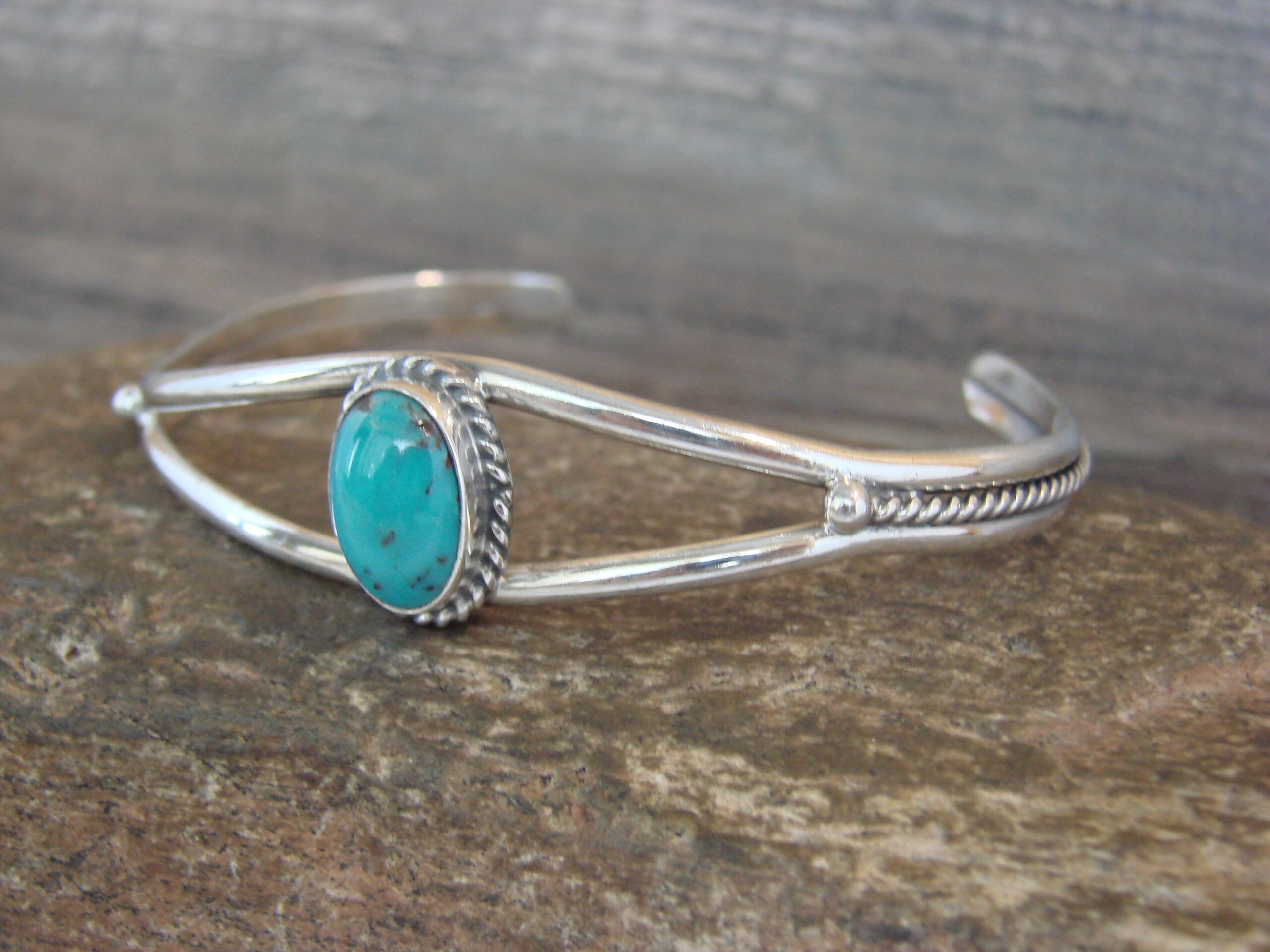 Graceful Native American Bracelet by Henio – Navajo Sterling Silver & Turquoise Cuff - Image 3
