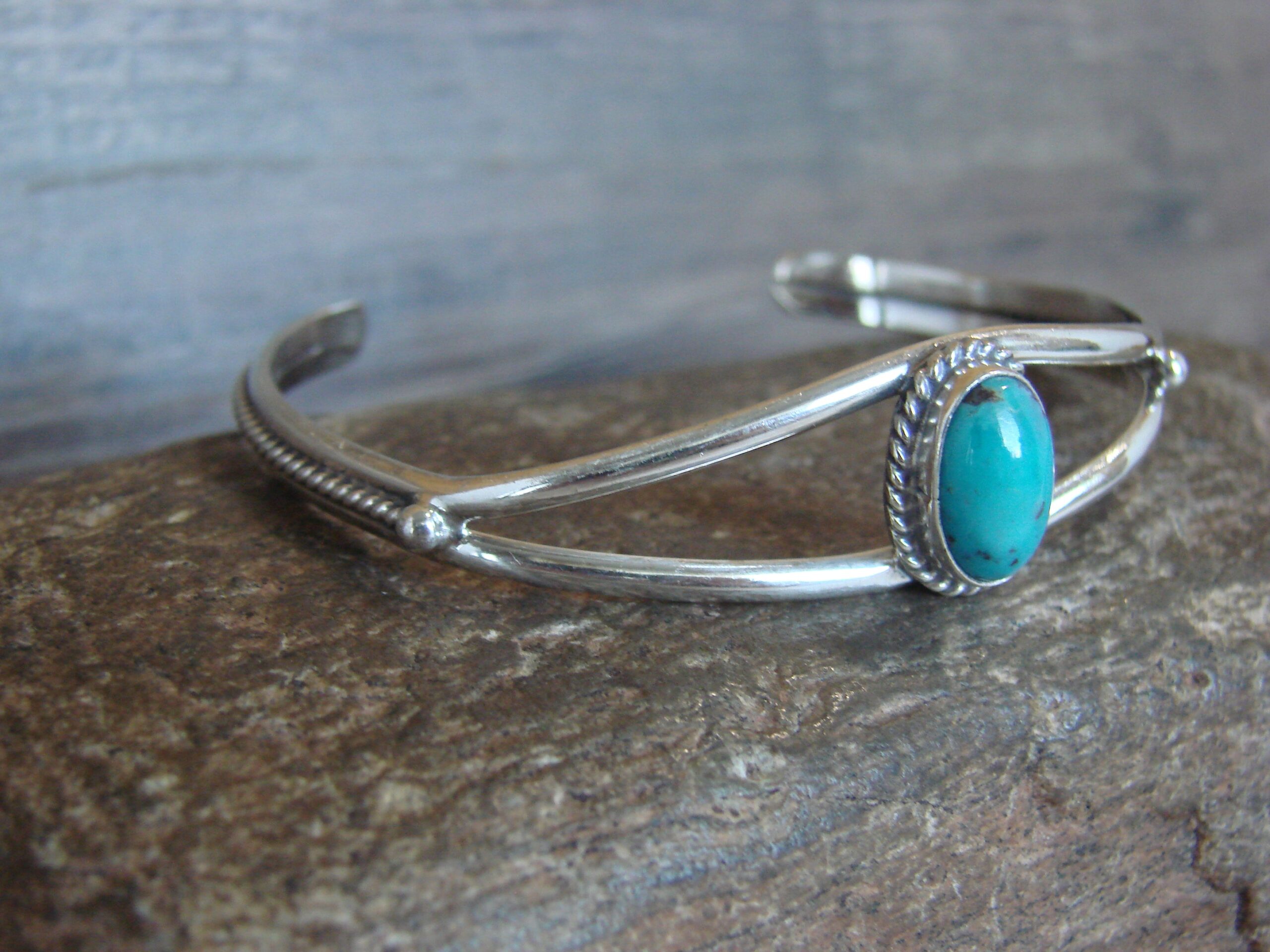 Graceful Native American Bracelet by Henio – Navajo Sterling Silver & Turquoise Cuff - Image 4