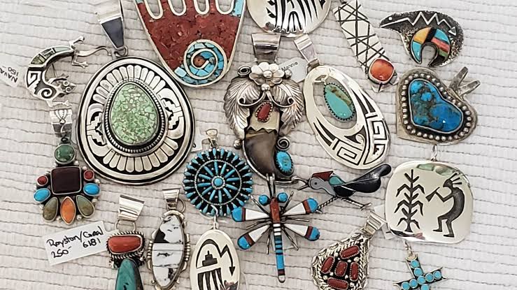 You are currently viewing How Knowledge Changes the Way You Appreciate Native American Jewelry