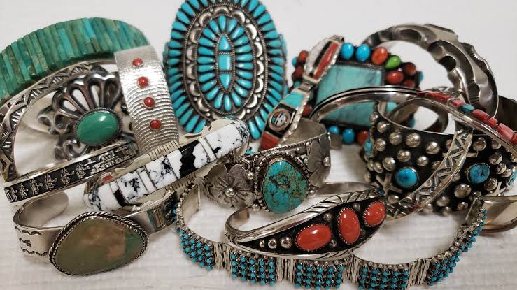 You are currently viewing How Native American Jewelry Design Has Evolved
