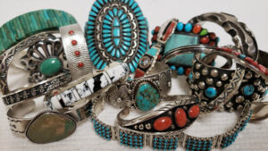 Read more about the article How to Buy Native American Jewelry That Will Be Appreciated for Generations