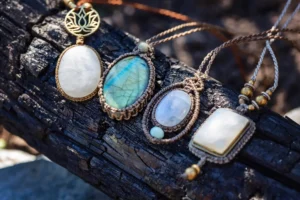 Read more about the article The Connection Between Nature and Native American Jewelry