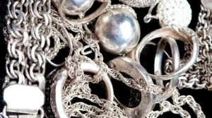 Read more about the article Understanding Sterling Silver Tarnish and How to Prevent It