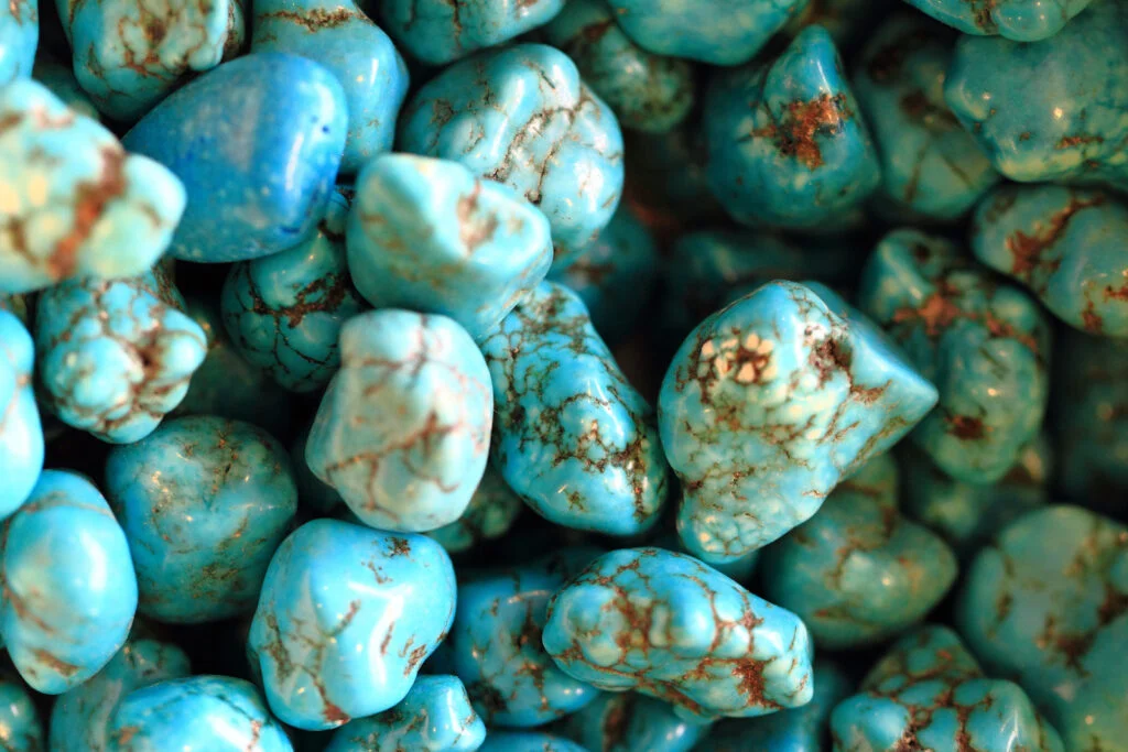 You are currently viewing Understanding the Different Colors of Natural Turquoise