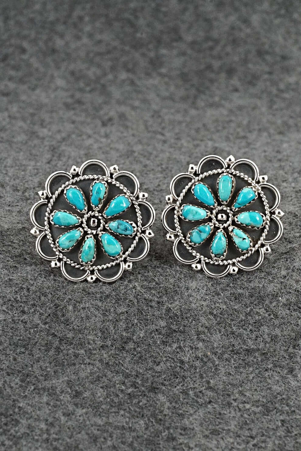 Extraordinary Native American Jewelry Set by Gerald Mitchell – Full Squash Blossom Ensemble - Image 5