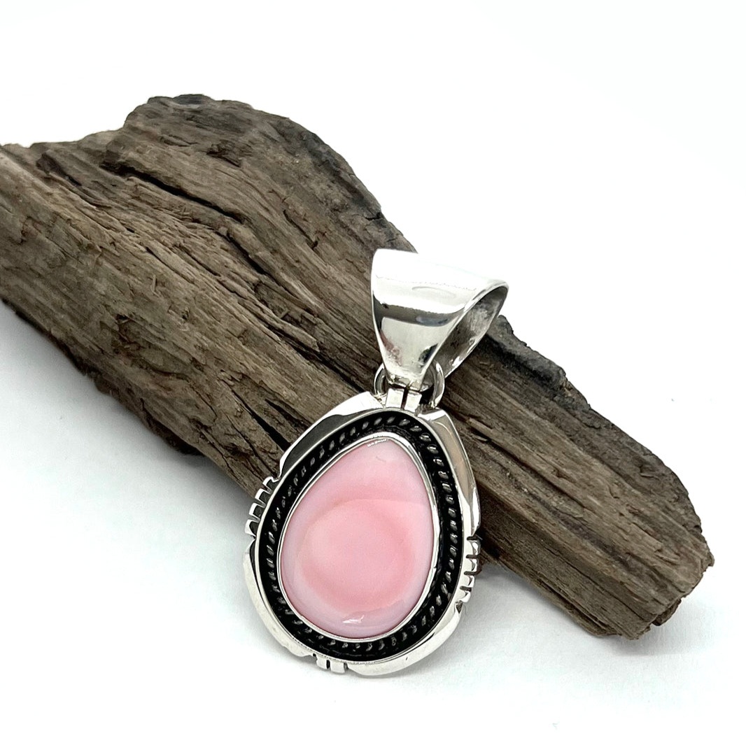 Navajo Pink Conch Pendant – Handmade Sterling Silver Teardrop